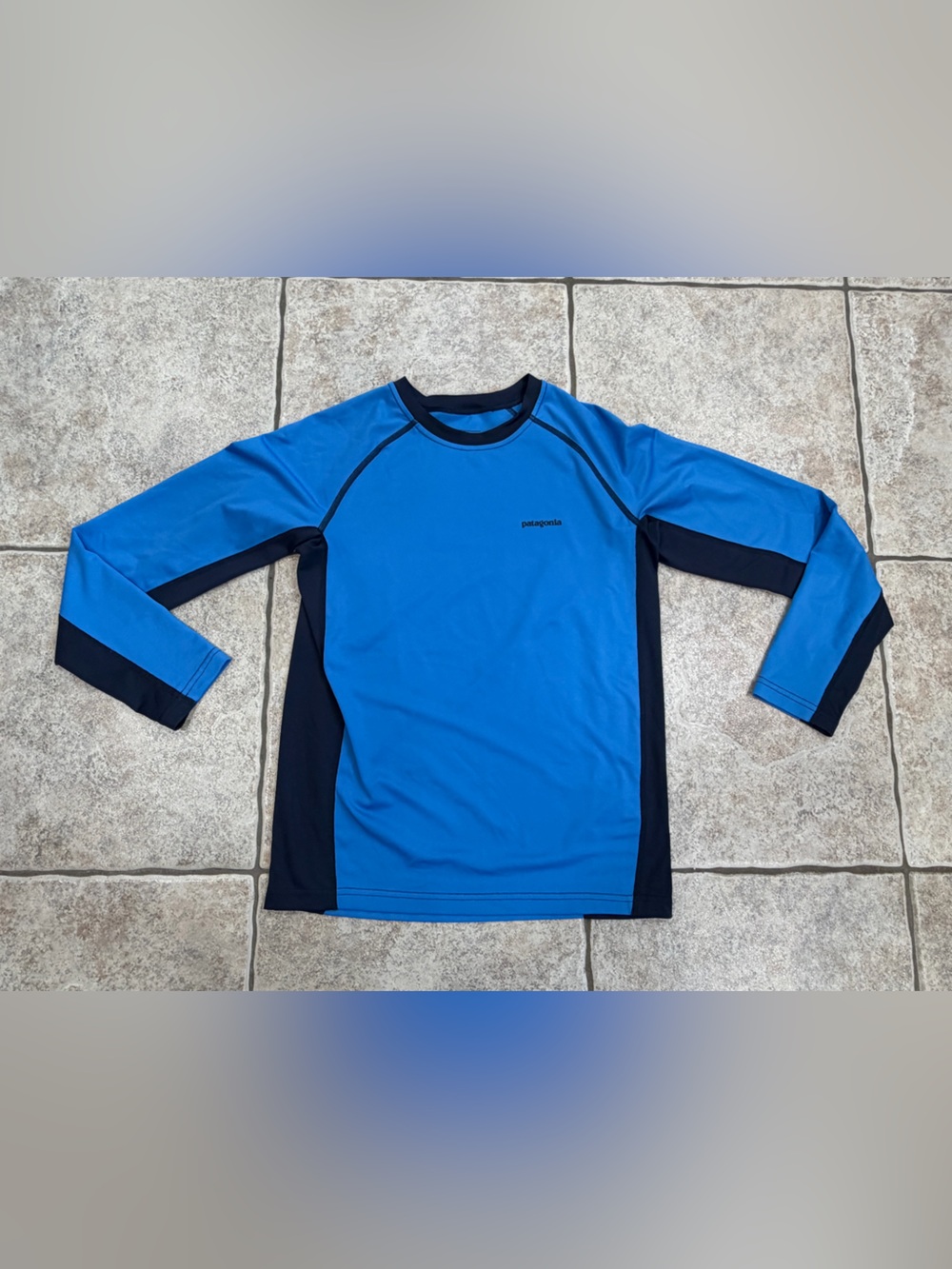 Patagonia boys Blue Long-Sleeve Swim Shirt size large